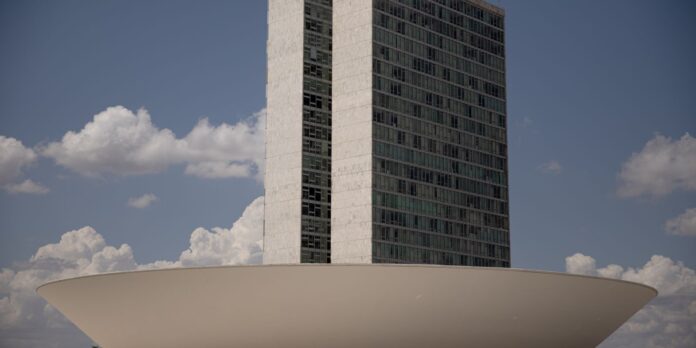 PGR envia ao STF parecer contrário a mandato remoto no Congresso