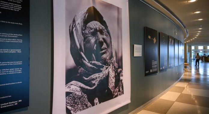 ONU recebe monumento em memória das vítimas do Genocídio de ONU recebe monumento em memória das vítimas do Genocídio de Srebrenica