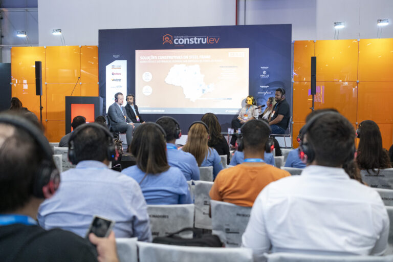 Construlev Expo 2025 abre com congresso voltado à inovação, produtividade e futuro da construção leve