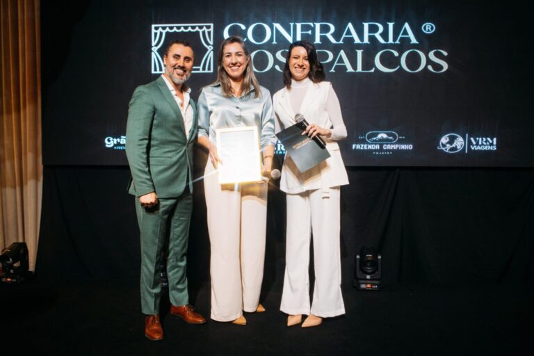 Consultora financeira transforma palco em espaço de clareza e propósito na Confraria dos Palcos