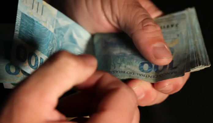 Poupança tem retirada líquida de R$ 9,7 bilhões em outubro