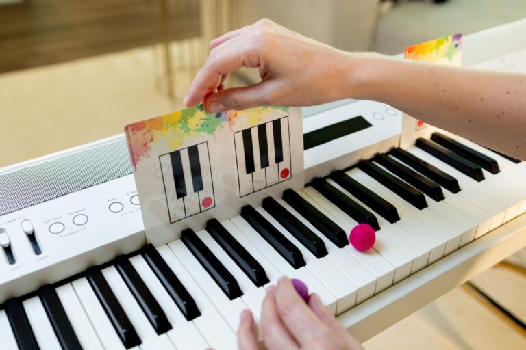 Música e inclusão como práticas educacionais adaptadas fortalecem o desenvolvimento social, ampliam acesso e promovem equidade no Brasil