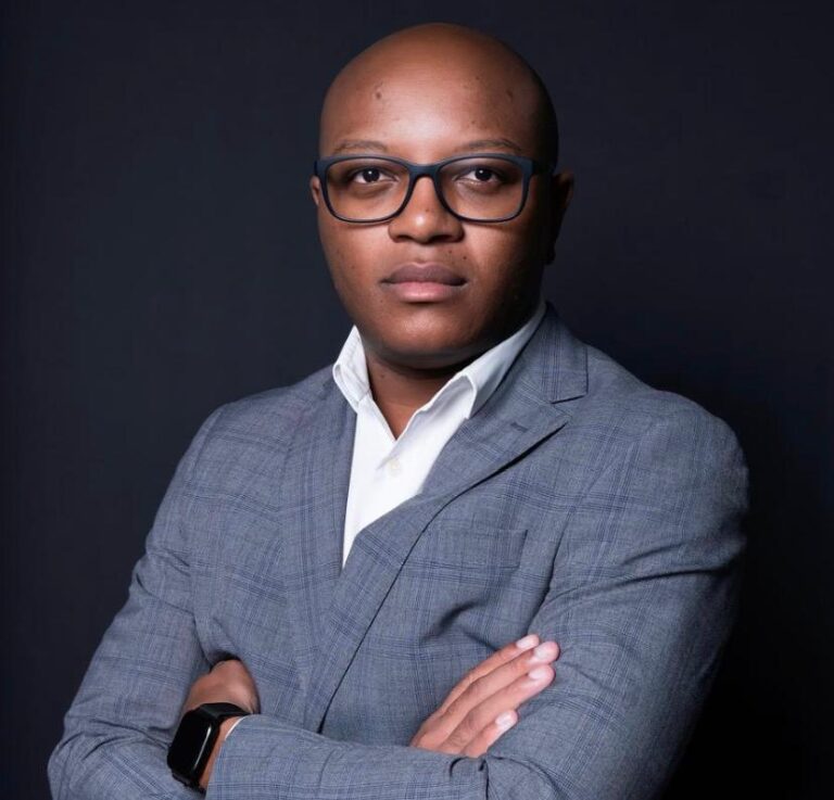 Com alta nas negociações de fim de ano, papel do corretor de imóveis volta ao centro das atenções