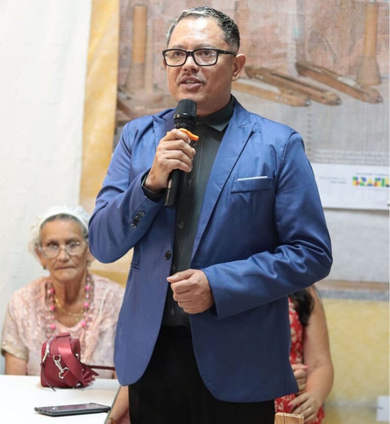 Do Vale do Jequitinhonha ao Cenário Acadêmico Internacional: A Ascensão do Pesquisador Claugildo de Sá em Políticas Educacionais no Brasil