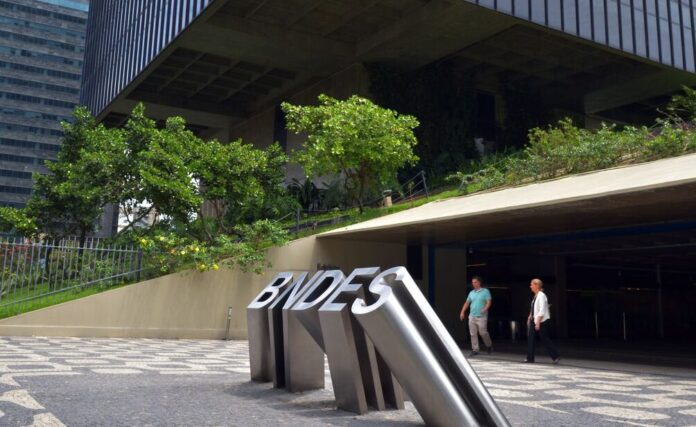 BNDES aprova primeiro financiamento do Fundo Clima para caminhões a biometano