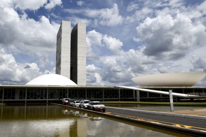 Parlamentares derrubam vetos a projeto que trata da remuneração dos Brasília - Congresso - Palácio do Congresso Nacional - prédios públicos - Senado - Câmara dos Deputados