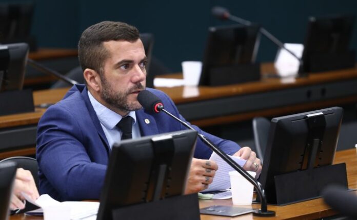 CCJ aprova criminalização de uso de drones por facções - Discussão e votação de propostas legislativas. Dep. Carlos Jordy (PL - RJ)