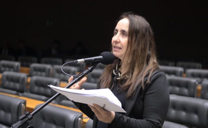 Projeto propõe regras para dar mais transparência às emendas parlamentares Sessão para a votação de propostas legislativas. Dep. Adriana Ventura (NOVO - SP)