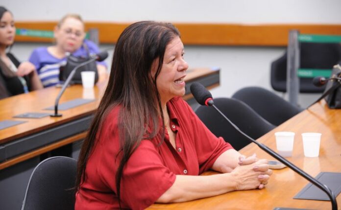 Comissão do Esporte aprova incentivo ao futebol feminino Audiência Pública - Atividades da Confederação Brasileira do Desporto Universitário. Dep. Laura Carneiro (PSD-RJ)