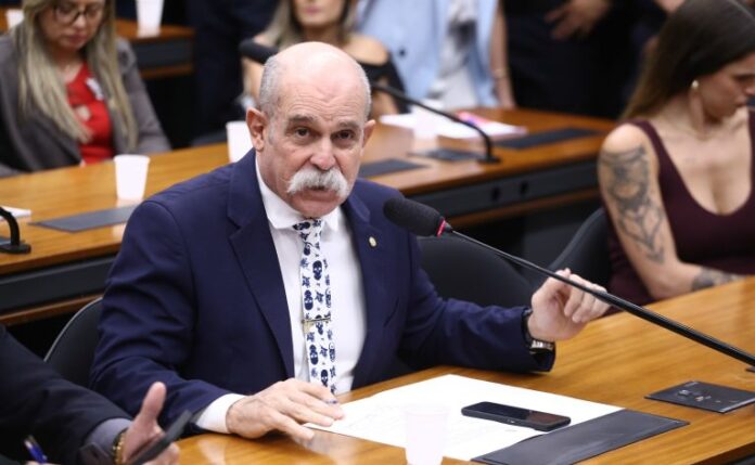 Comissão aprova penas mais duras para tráfico de drogas com Audiência Pública - Dados e políticas de segurança pública. Dep. Sargento Fahur (PSD-PR)