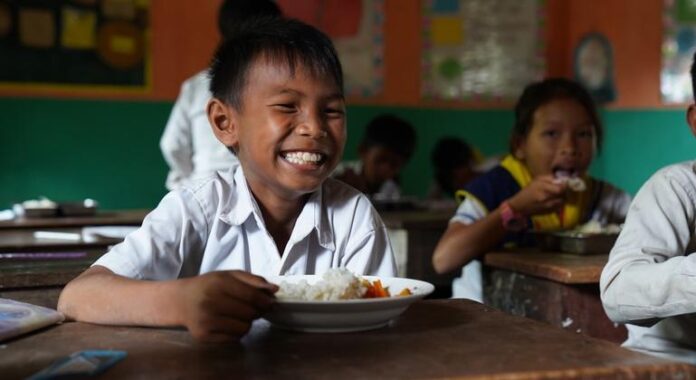 Novo relatório apela a compromisso renovado com o direito à Novo relatório apela a compromisso renovado com o direito à educação