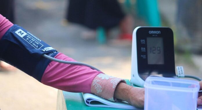 OMS nas Américas lança roteiro para manter pressão arterial controlada