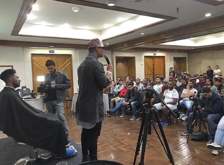 Inclusão estética e identidade: a importância das técnicas especializadas para cabelos afro no Brasil