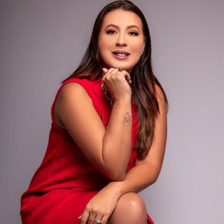 Juliana Paiva: da Vivência no Mercado Imobiliário ao Lançamento do Curso que Capacita Corretores 40+ Para vender nas Redes Sociais