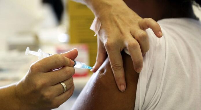 Brasil mira liderança regional ao assinar acordo para atualização de vacinas