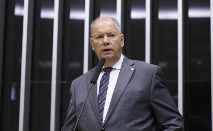 Deputado Alceu Moreira (MDB-RS) fala no Plenário da Câmara dos Deputados