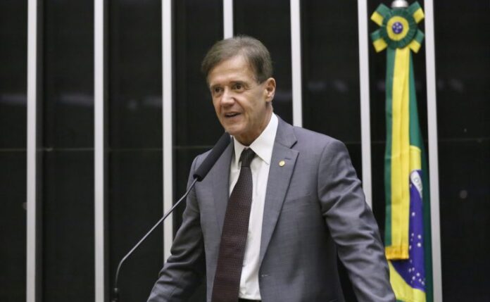 Comissão aprova redução da fração mínima de parcelamento de imóveis Discussão e votação de propostas legislativas. Dep. Aluisio Mendes (REPUBLICANOS - MA)