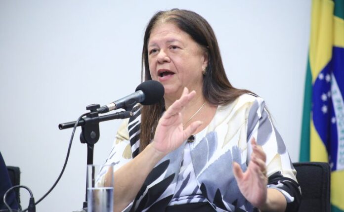 Comissão aprova projeto que garante segurança a conselheiros tutelares Intercâmbio Legislativo – Evento de lançamento. Dep. Laura Carneiro (PSD - RJ)