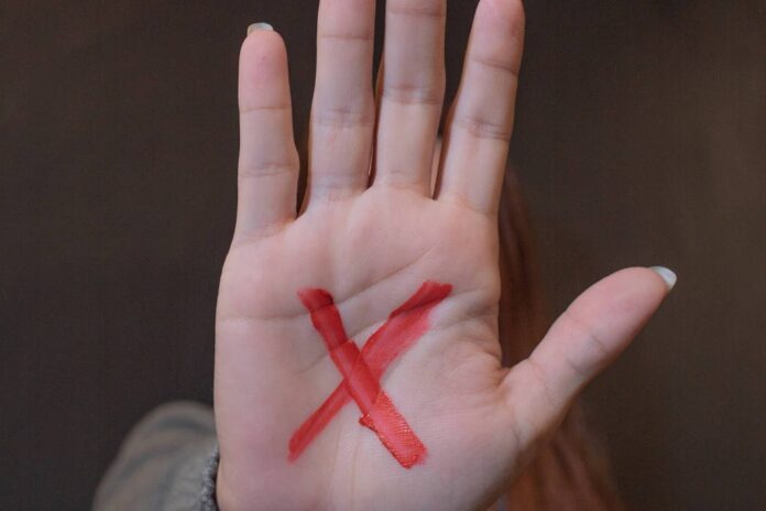 Sérgio Nahas chega a SP para cumprir pena por assassinato da mulher em 2002