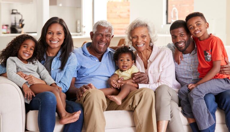 Formação emocional e familiar se consolida como rede informal de apoio social no Brasil e no exterior