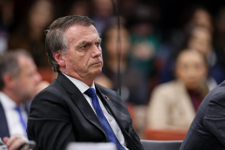 Bolsonaro pediu remédio antidepressivo e tem previsão de alta para esta quinta (1º)