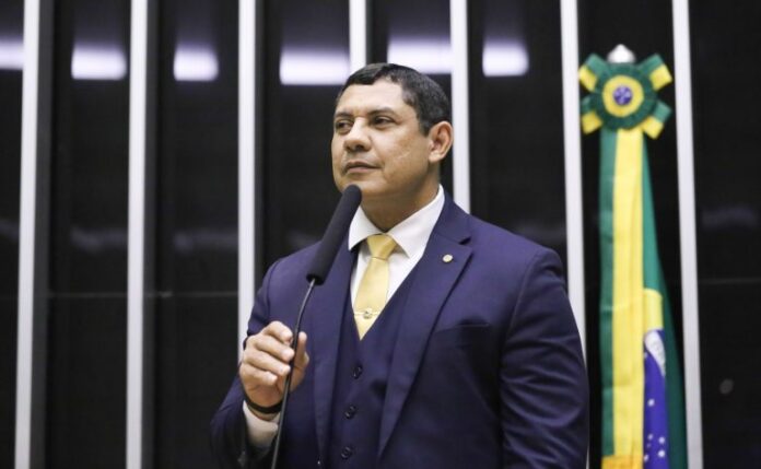 Comissão aprova proposta que triplica pena de crimes com arma Discussão e votação de propostas legislativas. Dep. Coronel Ulysses (UNIÃO - AC)