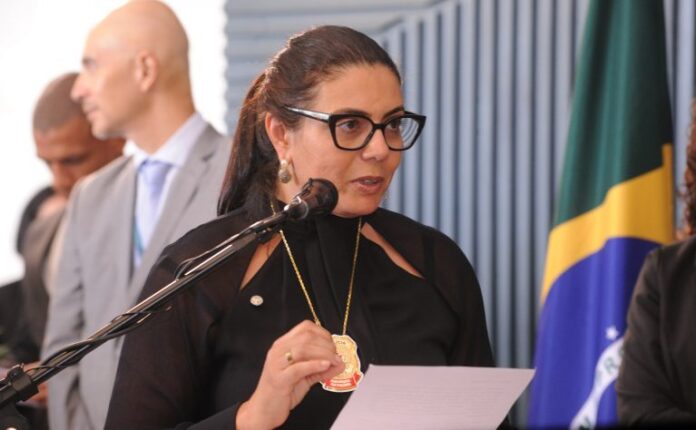 Comissão aprova mudanças na Lei Maria da Penha para afastar Prêmio Governador Eduardo Campos de Excelência em Gestão Pública. Dep. Delegada Ione (AVANTE - MG)