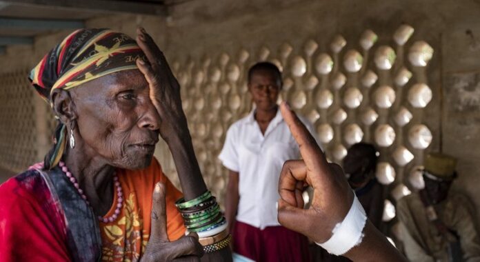 OMS: quase metade das pessoas com cegueira por catarata sem acesso a cirurgia