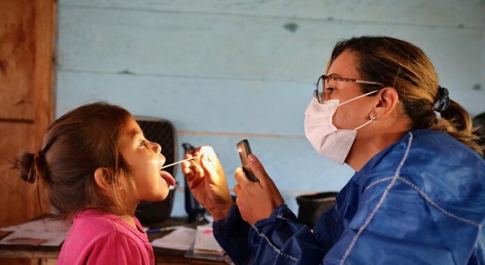 Crianças no Brasil ameaçadas com déficits em saúde, educação e mercado laboral