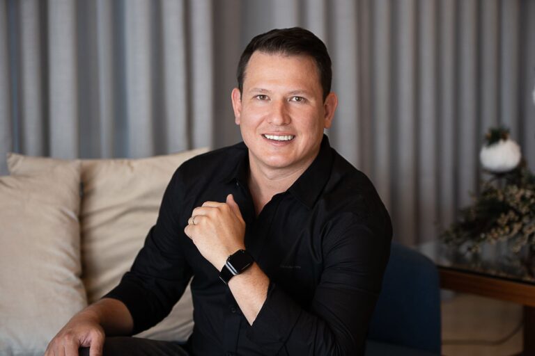 Do Interior à Inovação Global: A jornada de Robson Parzianello, o empreendedor serial que revolucionou farmácias e agora aposta em IA