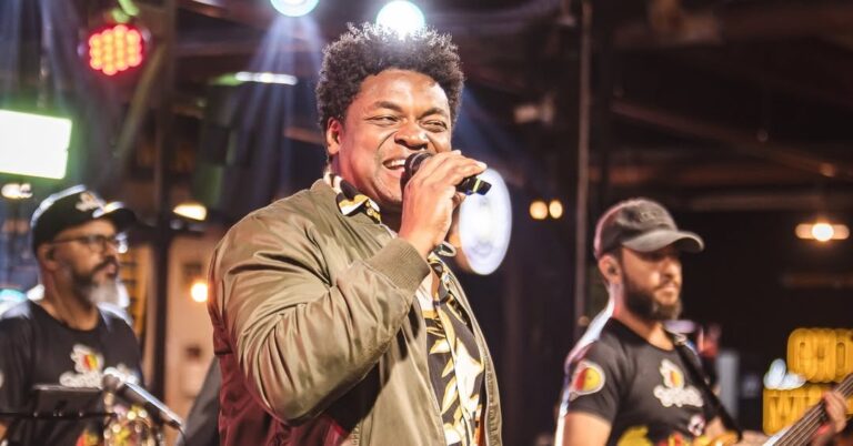 Bartucada leva multidão para Avenida Brasil em BH; Desfile será na terça de Carnaval (17)