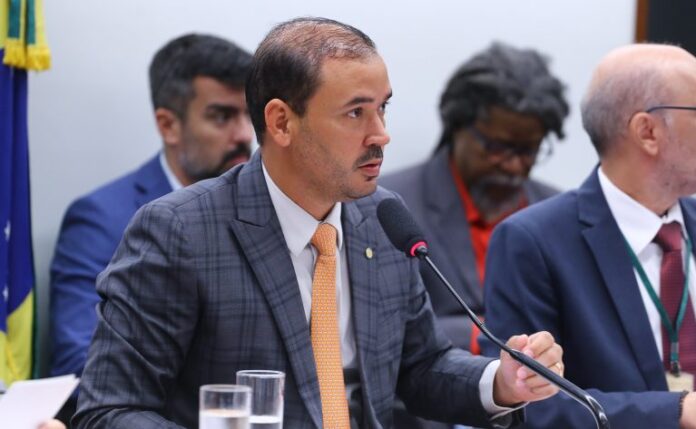 Projeto reconhece líderes comunitários e cria cadastro nacional - Notícias Apresentação dos planos e programas do Ministério do Desenvolvimento Agrário e Agricultura Família e das diretrizes de sua pasta para o ano de 2024. Dep. Vicentinho Júnior (PP - TO)