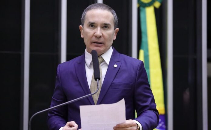 Deputado Duda Ramos (MDB-RR) fala no Plenário da Câmara dos Deputados