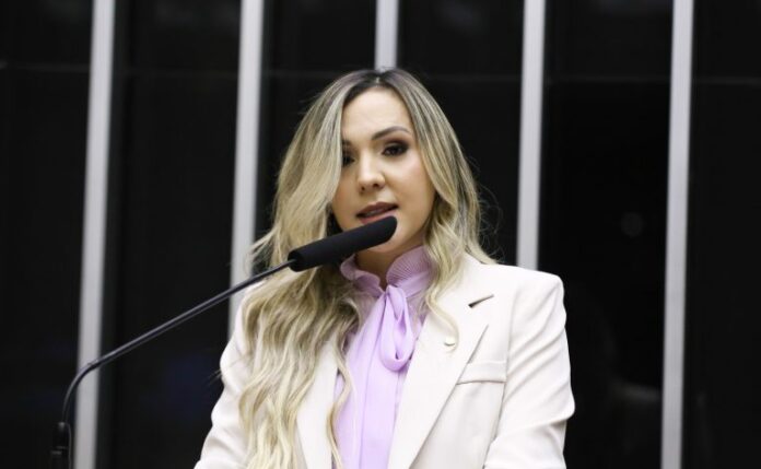 Homenagem ao Dia Internacional da Mulher e da Conquista do Voto Feminino. Dep. Andreia Siqueira (MDB-PA)