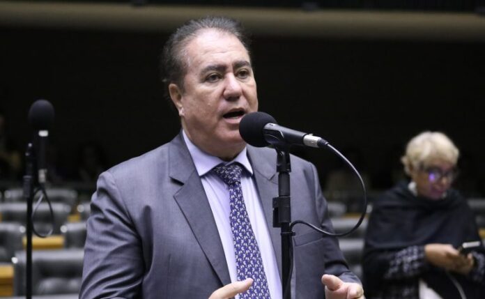 Deputado Jonas Donizette (PSB-SP) fala no Plenário da Câmara dos Deputados