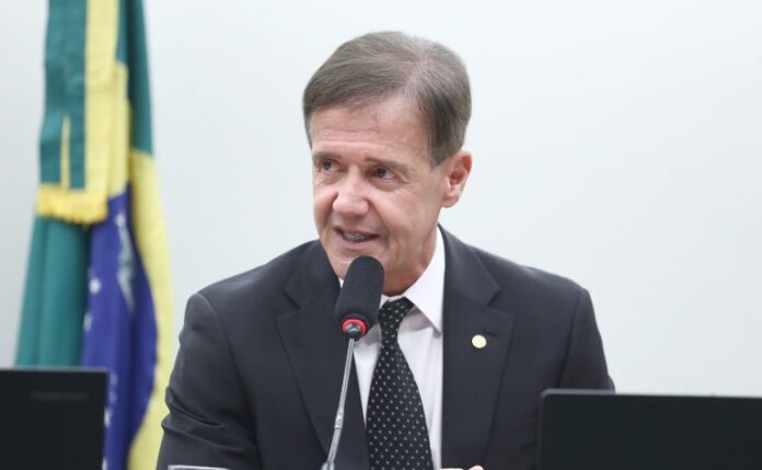 Deputado Aluisio Mendes (Republicanos-MA) fala em comissão da Câmara dos Deputados