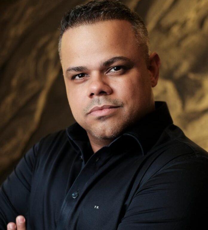 Em um ambiente empresarial cada vez mais competitivo e dinâmico, onde inovação, liderança e capacidade de adaptação se tornaram fatores decisivos, o multiempresário, autor e mentor Tiago Keniskley defende um princípio que considera fundamental para o crescimento profissional e empresarial: o investimento estratégico em relacionamentos.