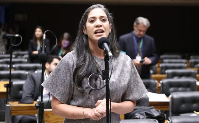 Câmara aprova levantamento de dados sobre impacto da crise climática Discussão e votação de propostas legislativas. Dep. Iza Arruda (MDB - PE)