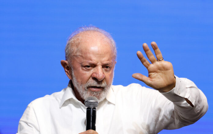 Flávio Bolsonaro diz que Lula é antagonista de americanos e liga presidente a Maduro