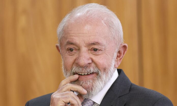 Lula propõe negociação tripartite para fim da escala 6×1