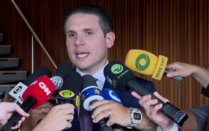 Motta concede entrevista coletiva