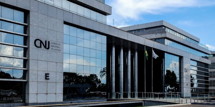 CNJ e CNMP aprovam novos penduricalhos para juízes e membros CNJ e CNMP aprovam novos penduricalhos para juízes e membros do MP