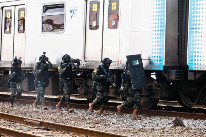 Segurança - forças armadas - Exército nas ruas segurança pública reforço Rio de Janeiro tropas soldados emergência terrorismo trem