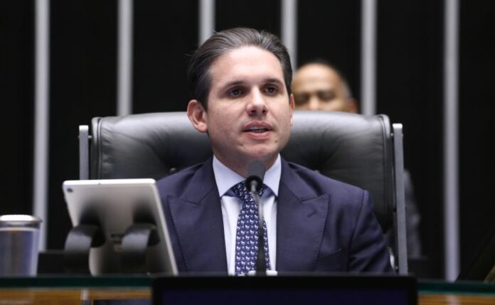 Motta destaca sanção de três leis de combate à violência Discussão e votação de propostas legislativas. Presidente da Câmara dos Deputados, Hugo Motta (REPUBLICANOS - PB)