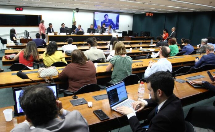 Especialistas defendem proibição total do mercúrio para conter crise ambiental Audiência Pública - Impactos do uso do mercúrio em trabalhadores.