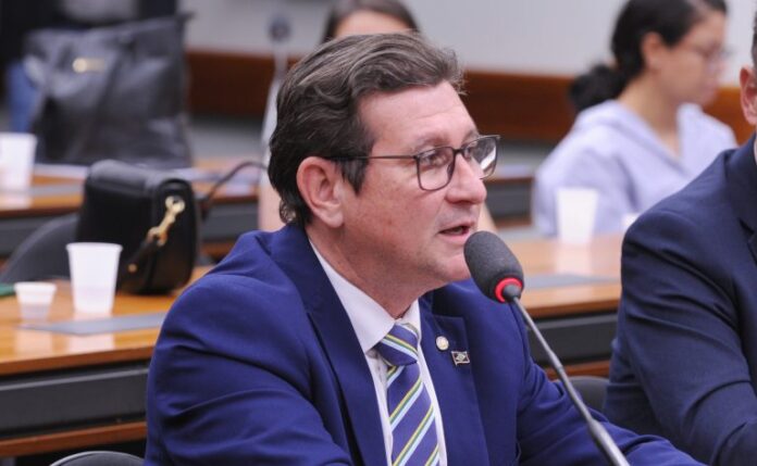 Comissão aprova o uso de novas assinaturas digitais Audiência Pública - Regras para contratos de produtos industrializados. Dep. Rodrigo da Zaeli (PL-MT)